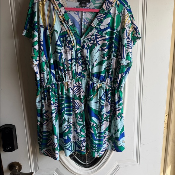 Liz Claiborne Tops - Liz Claiborne Tropical V-Neck Blouse in Green, Blue & White